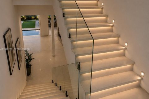 Villa ou maison à vendre à Miami, Floride: 5 chambres, 298.87 m2 № 2150413 - photo 12