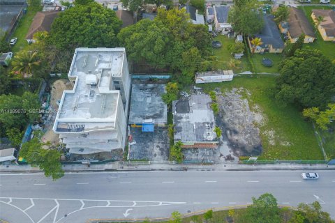 Commercial property in Miami, Florida № 2060789 - photo 6