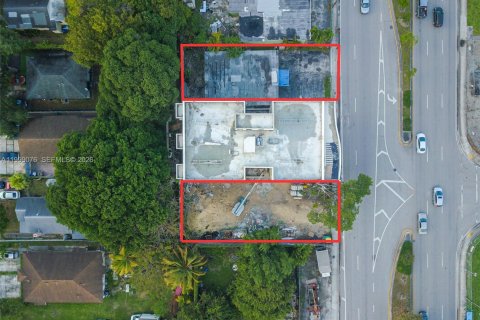 Commercial property in Miami, Florida № 2060789
