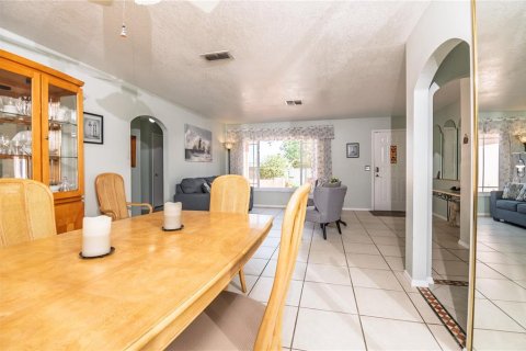 House in Port Richey, Florida 2 bedrooms, 157 sq.m. № 1653818 - photo 9