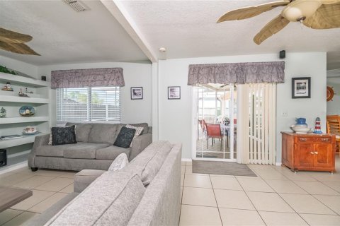 House in Port Richey, Florida 2 bedrooms, 157 sq.m. № 1653818 - photo 14