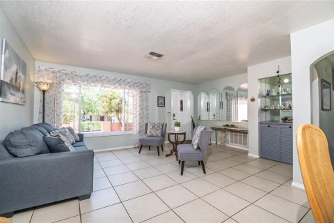 House in Port Richey, Florida 2 bedrooms, 157 sq.m. № 1653818 - photo 7