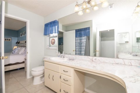 House in Port Richey, Florida 2 bedrooms, 157 sq.m. № 1653818 - photo 24