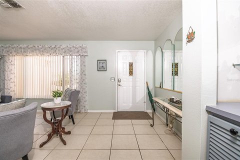 House in Port Richey, Florida 2 bedrooms, 157 sq.m. № 1653818 - photo 4
