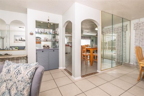 House in Port Richey, Florida 2 bedrooms, 157 sq.m. № 1653818 - photo 5