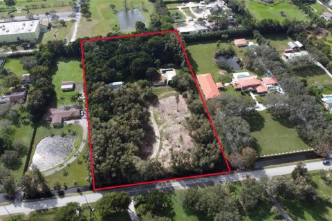 House in Southwest Ranches, Florida 8 bedrooms, 395.21 sq.m. № 977065 - photo 1