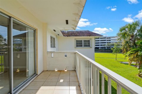 Copropriété à louer à Miami, Floride: 2 chambres, 69.68 m2 № 1952667 - photo 10