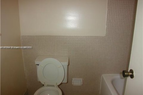 Condo in Miami, Florida, 2 bedrooms  № 1952667 - photo 7