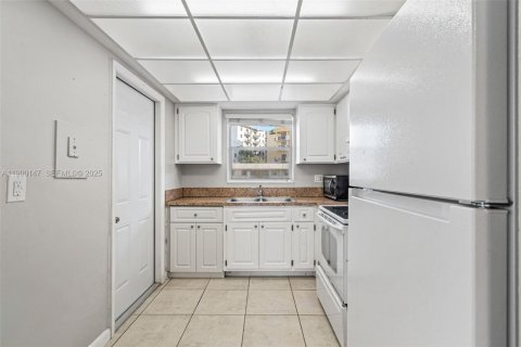 Copropriété à louer à Miami, Floride: 2 chambres, 69.68 m2 № 1952667 - photo 24
