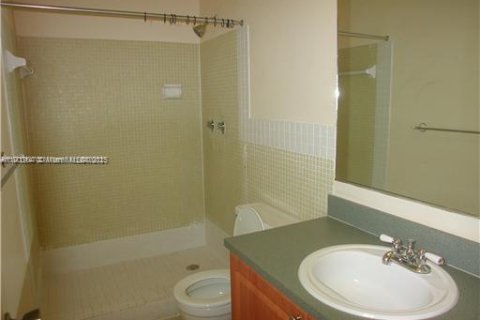 Condo in Miami, Florida, 2 bedrooms  № 1952667 - photo 6