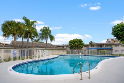 Copropriété à louer à Miami, Floride: 2 chambres, 69.68 m2 № 1952667 - photo 14