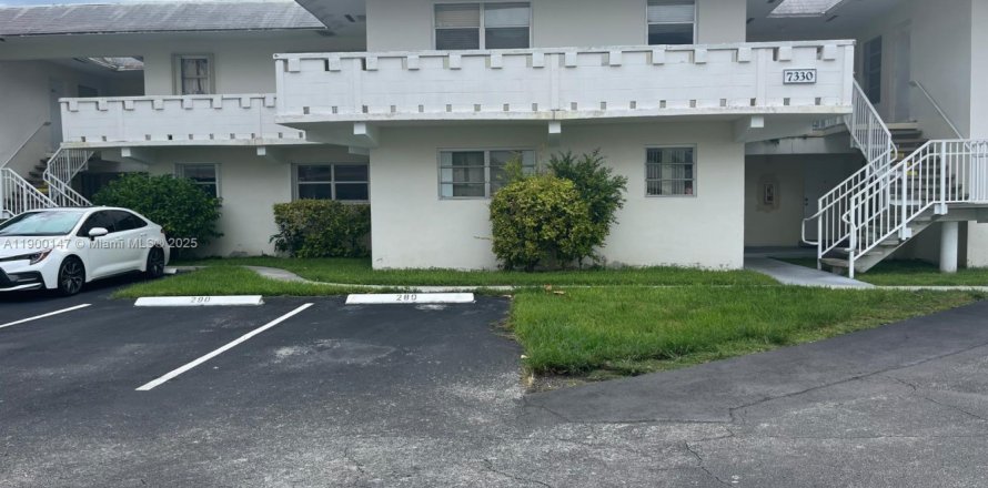 Condo in Miami, Florida, 2 bedrooms  № 1952667