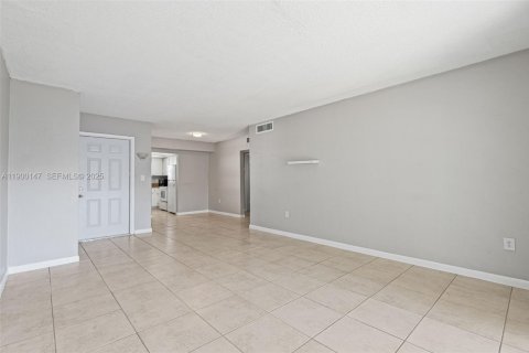 Copropriété à louer à Miami, Floride: 2 chambres, 69.68 m2 № 1952667 - photo 19
