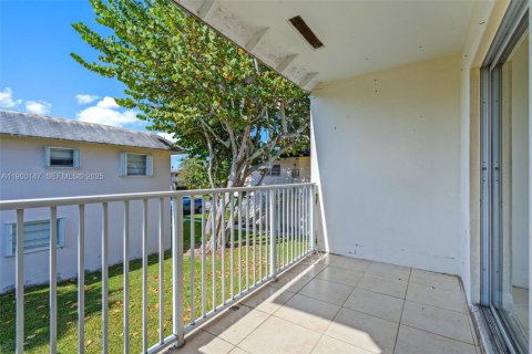 Copropriété à louer à Miami, Floride: 2 chambres, 69.68 m2 № 1952667 - photo 11