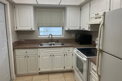 Condo in Miami, Florida, 2 bedrooms  № 1952667 - photo 9