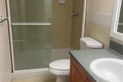 Condo in Miami, Florida, 2 bedrooms  № 1952667 - photo 2