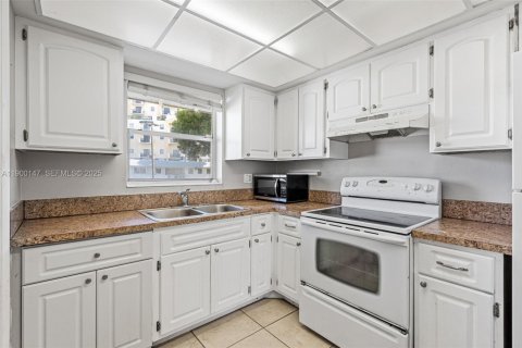 Copropriété à louer à Miami, Floride: 2 chambres, 69.68 m2 № 1952667 - photo 25