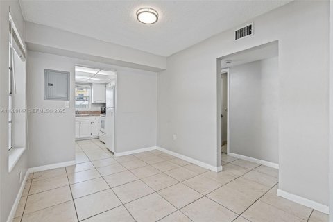Copropriété à louer à Miami, Floride: 2 chambres, 69.68 m2 № 1952667 - photo 22