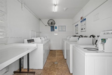 Copropriété à louer à Miami, Floride: 2 chambres, 69.68 m2 № 1952667 - photo 13