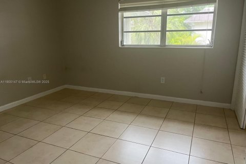 Condo in Miami, Florida, 2 bedrooms  № 1952667 - photo 8