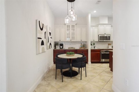 House in Wesley Chapel, Florida 4 bedrooms, 247.58 sq.m. № 1918532 - photo 12