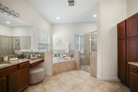 House in Wesley Chapel, Florida 4 bedrooms, 247.58 sq.m. № 1918532 - photo 26