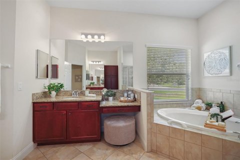 House in Wesley Chapel, Florida 4 bedrooms, 247.58 sq.m. № 1918532 - photo 28
