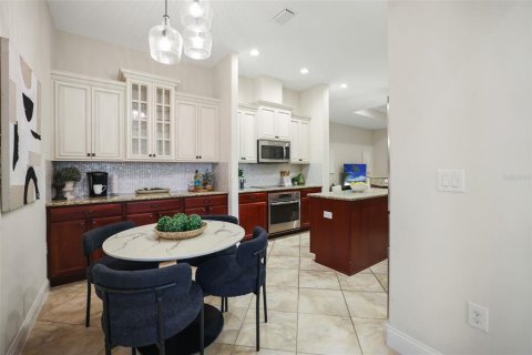House in Wesley Chapel, Florida 4 bedrooms, 247.58 sq.m. № 1918532 - photo 13