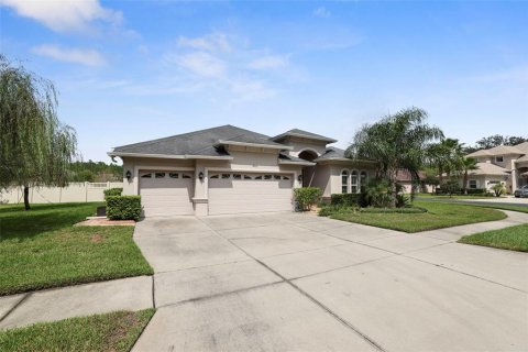 House in Wesley Chapel, Florida 4 bedrooms, 247.58 sq.m. № 1918532 - photo 2