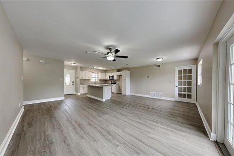 House in Casselberry, Florida 3 bedrooms, 116.69 sq.m. № 1886990 - photo 2