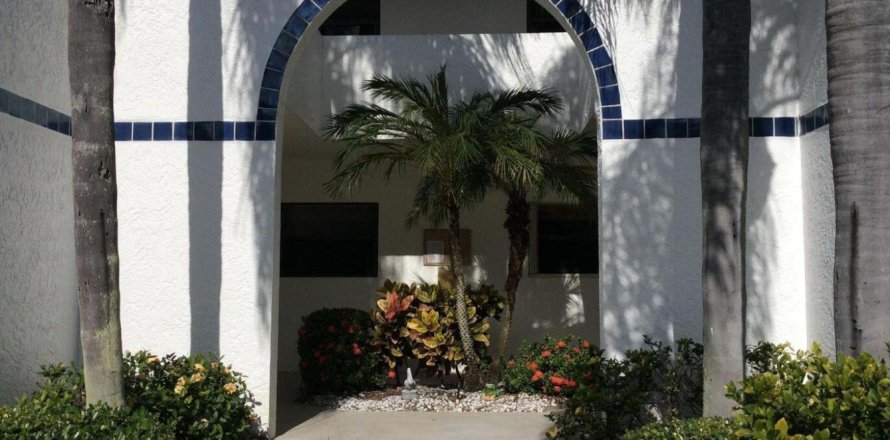 Condo à Stuart, Floride, 2 chambres  № 2413058