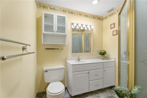 Condo in Vero Beach, Florida, 2 bedrooms № 2181966 - photo 11