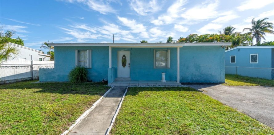 House in Fort Lauderdale, Florida 3 bedrooms, 100.71 sq.m. № 2248840