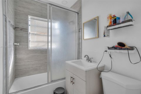 House in Fort Lauderdale, Florida 3 bedrooms, 100.71 sq.m. № 2248840 - photo 10