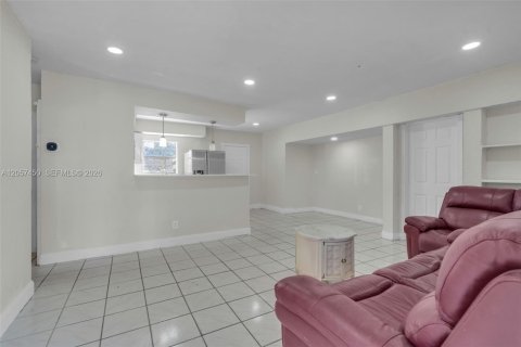 House in Fort Lauderdale, Florida 3 bedrooms, 100.71 sq.m. № 2248840 - photo 4