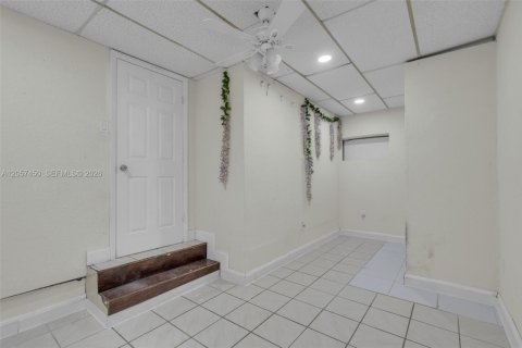 House in Fort Lauderdale, Florida 3 bedrooms, 100.71 sq.m. № 2248840 - photo 11