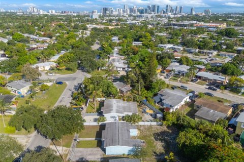 House in Fort Lauderdale, Florida 3 bedrooms, 100.71 sq.m. № 2248840 - photo 25
