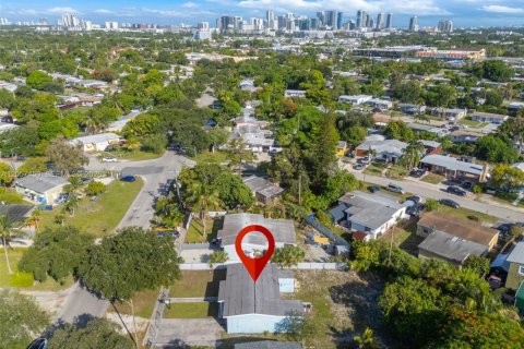 House in Fort Lauderdale, Florida 3 bedrooms, 100.71 sq.m. № 2248840 - photo 24
