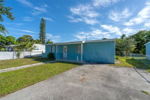 House in Fort Lauderdale, Florida 3 bedrooms, 100.71 sq.m. № 2248840 - photo 2