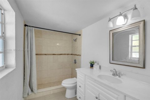 House in Fort Lauderdale, Florida 3 bedrooms, 100.71 sq.m. № 2248840 - photo 15