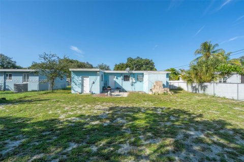 House in Fort Lauderdale, Florida 3 bedrooms, 100.71 sq.m. № 2248840 - photo 18