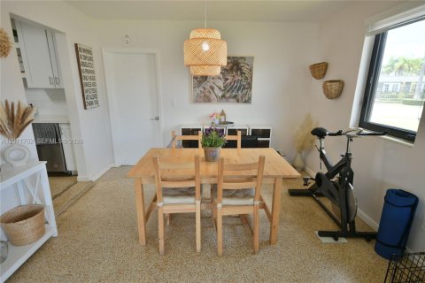 House in Miami, Florida 3 bedrooms, 138.98 sq.m. № 2075361 - photo 9