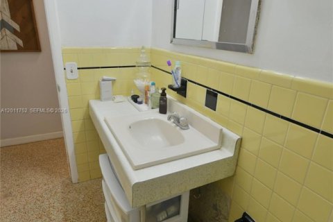 House in Miami, Florida 3 bedrooms, 138.98 sq.m. № 2075361 - photo 29