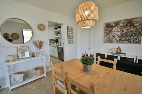 House in Miami, Florida 3 bedrooms, 138.98 sq.m. № 2075361 - photo 11