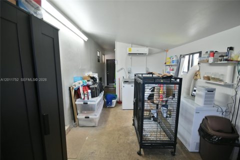 House in Miami, Florida 3 bedrooms, 138.98 sq.m. № 2075361 - photo 17