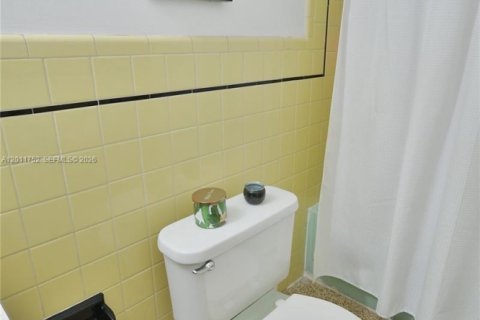 House in Miami, Florida 3 bedrooms, 138.98 sq.m. № 2075361 - photo 28