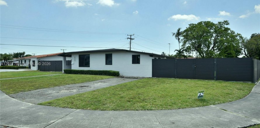 House in Miami, Florida 3 bedrooms, 138.98 sq.m. № 2075361