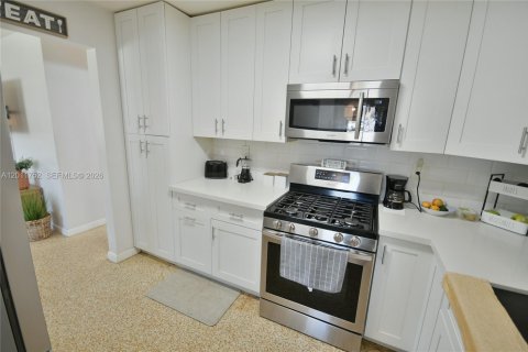 House in Miami, Florida 3 bedrooms, 138.98 sq.m. № 2075361 - photo 21