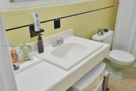 House in Miami, Florida 3 bedrooms, 138.98 sq.m. № 2075361 - photo 26