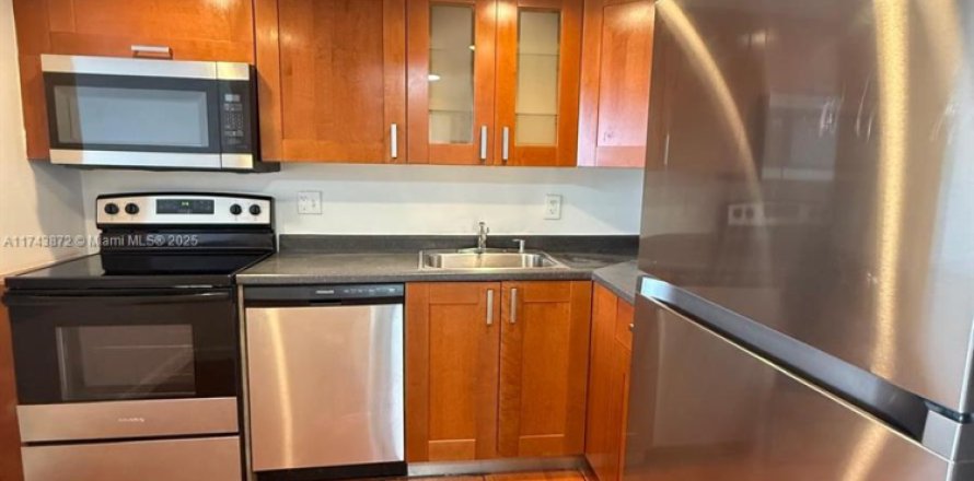 Condo in North Miami, Florida, 2 bedrooms  № 1715826